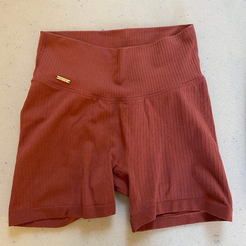 Aimn Ribbed Midi Biker Short in Berry